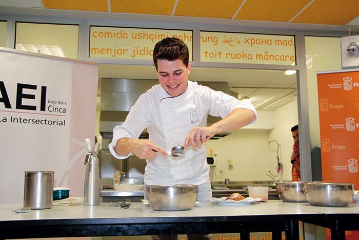 El cocinero Mateo Sierra, finalista de Master Chef, en Fraga.