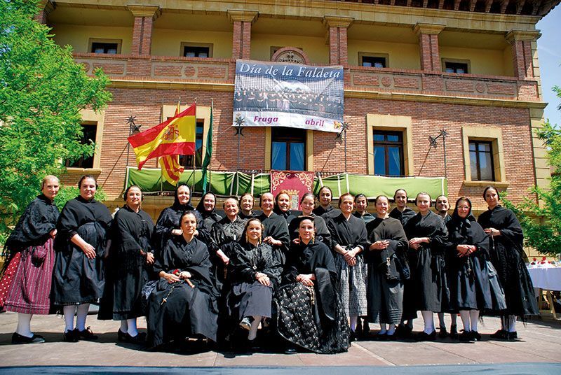 Les dones de faldetes, Fraga, en La Voz.
