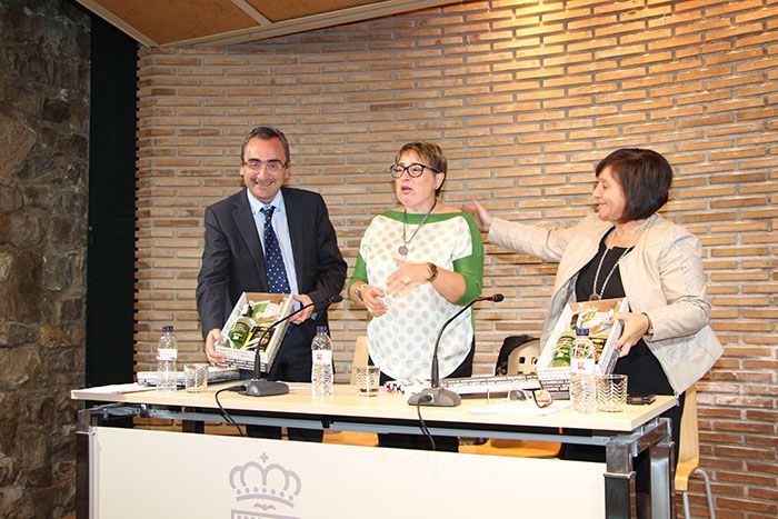 El alcalde inaugura el curso de la asociación de amas de casa de Fraga