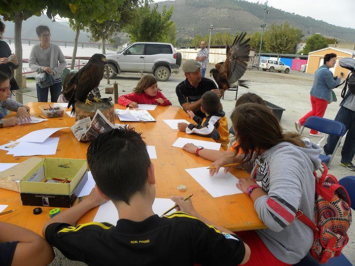 Primer taller de dibujo, observación y demostración de vuelo