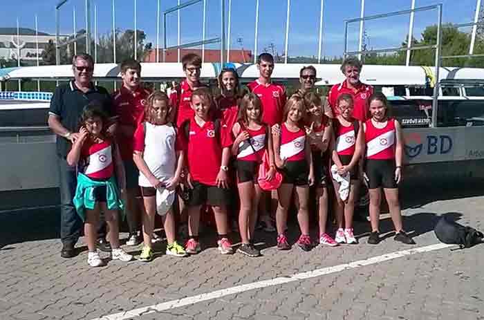 Las nuevas remeras del Capri Club de Mequinenza debutan en una regada de promoción en Castelldefels
