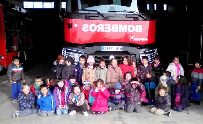 Los más pequeños del colegio Miguel Servet conocen el Parque Comarcal de Bomberos