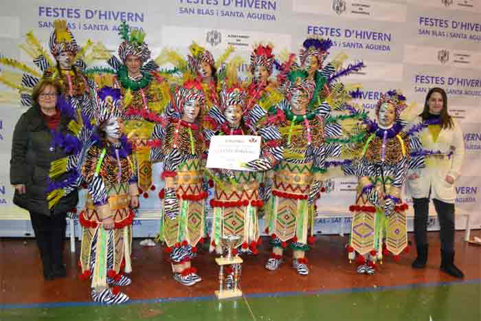  ‘La tribu de meleños’ gana el Concurso de Disfraces de Mequinenza en categoría adultos