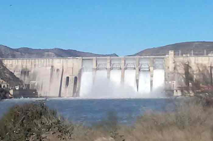 Ya son seis las compuertas abiertas en el embalse de Mequinenza