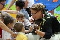 ‘Master class’ de tradiciones de la Rondalla del Poble a los alumnos de la escuela municipal infantil