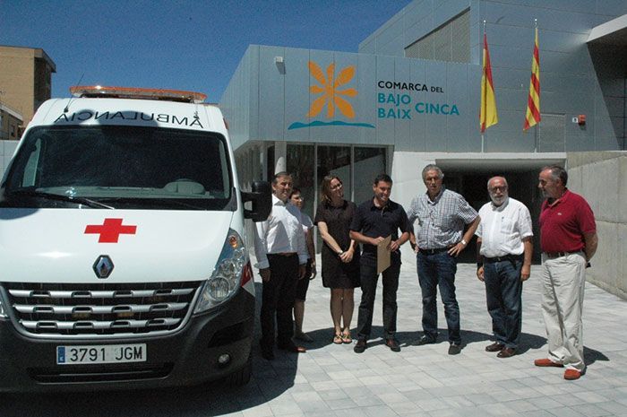 La Comarca del Bajo/Baix Cinca hace entrega de una Ambulancia de soporte vital básico a Cruz Roja