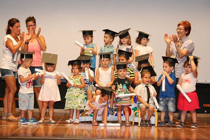 Fiesta de graduación de los alumnos de la Escuela Municipal Infantil ‘La Ruella’ 