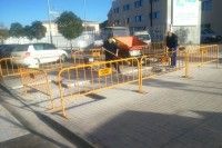 Instalación de pavimento homologado para invidentes en pasos de peatones de Fraga