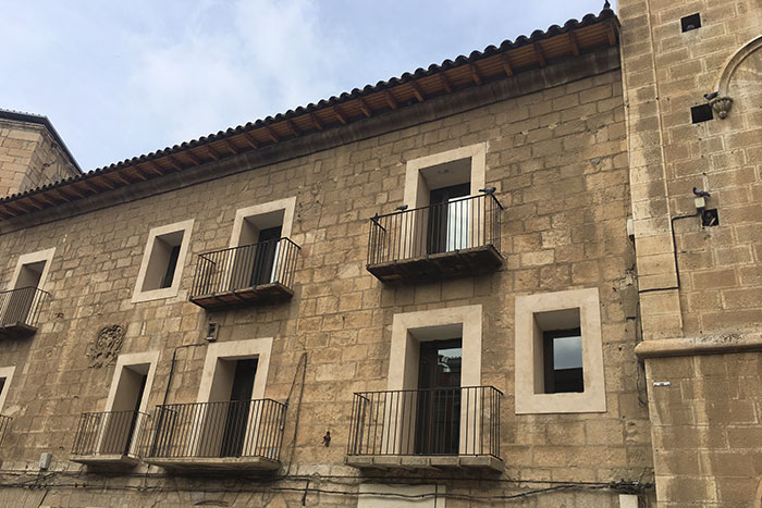 El Ayuntamiento de Fraga impulsa un tratamiento anti palomas en el Edificio del Institut Musical y CEICU