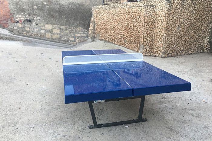 El Ayuntamiento de Fraga instala una mesa de juego de pin-pon en la Plaza de la Calle Doctor Barraquer