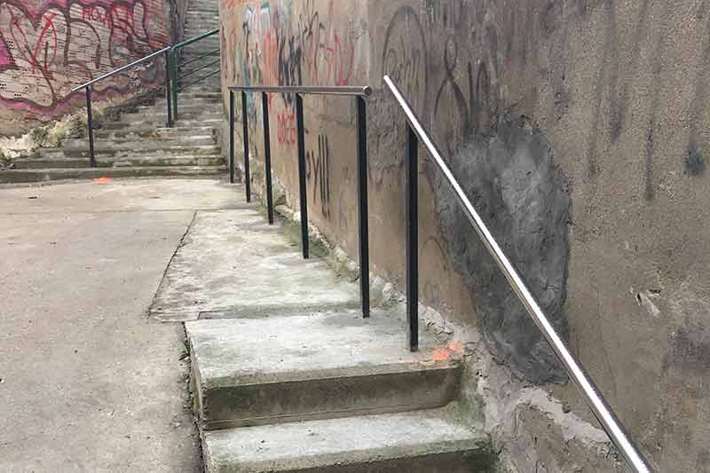 Nueva barandilla de seguridad en la calle Pizarro