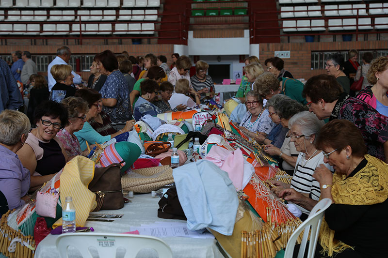 180 encajeras de 26 localidades de participan en el XVII Encuentro de Bolillos y VII de Patchwork de Mequinenza 180 encajeras de 26 localidades de participan en el XVII Encuentro de Bolillos y VII de Patchwork de Mequinenza