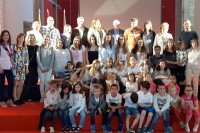 Más de 300 escolares participan en el homenaje a Josep Galán