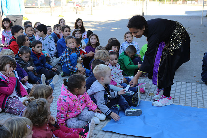 Los alumnos del Colegio María Quintana de Mequinenza celebran el Día de la Biblioteca