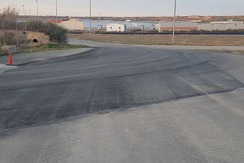 Finalizan los trabajos de parcheo en un vial del Polígono Fondo de Litera